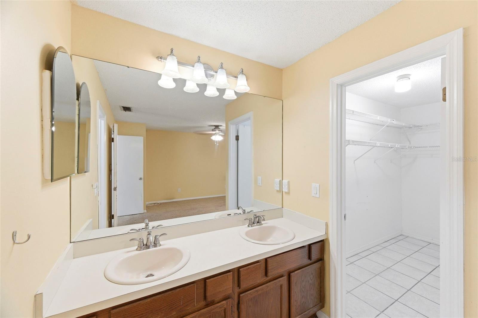 Image 31 of 42 For 4012 Huxford Court