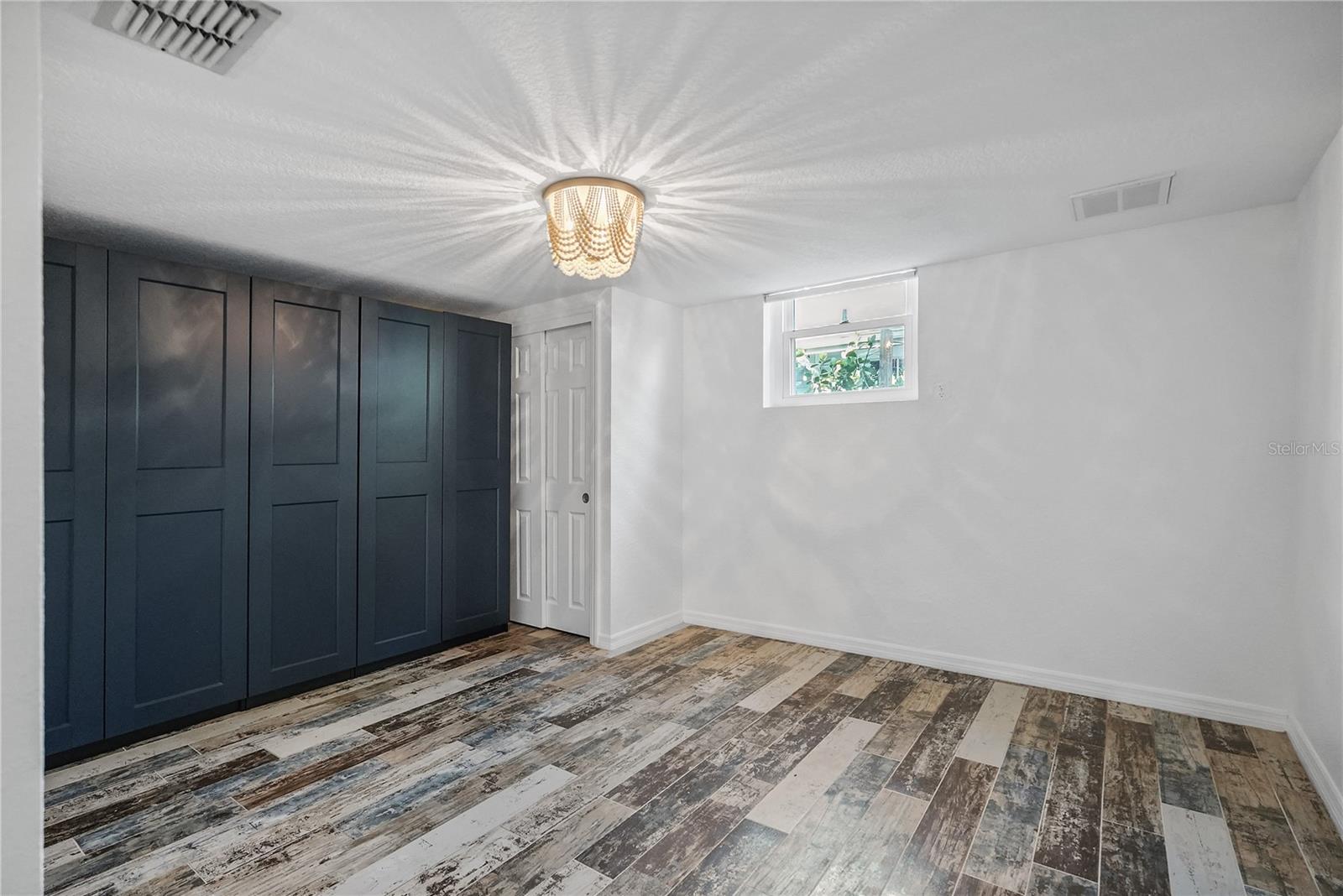 Image 16 of 44 For 3027 Burlington Avenue N