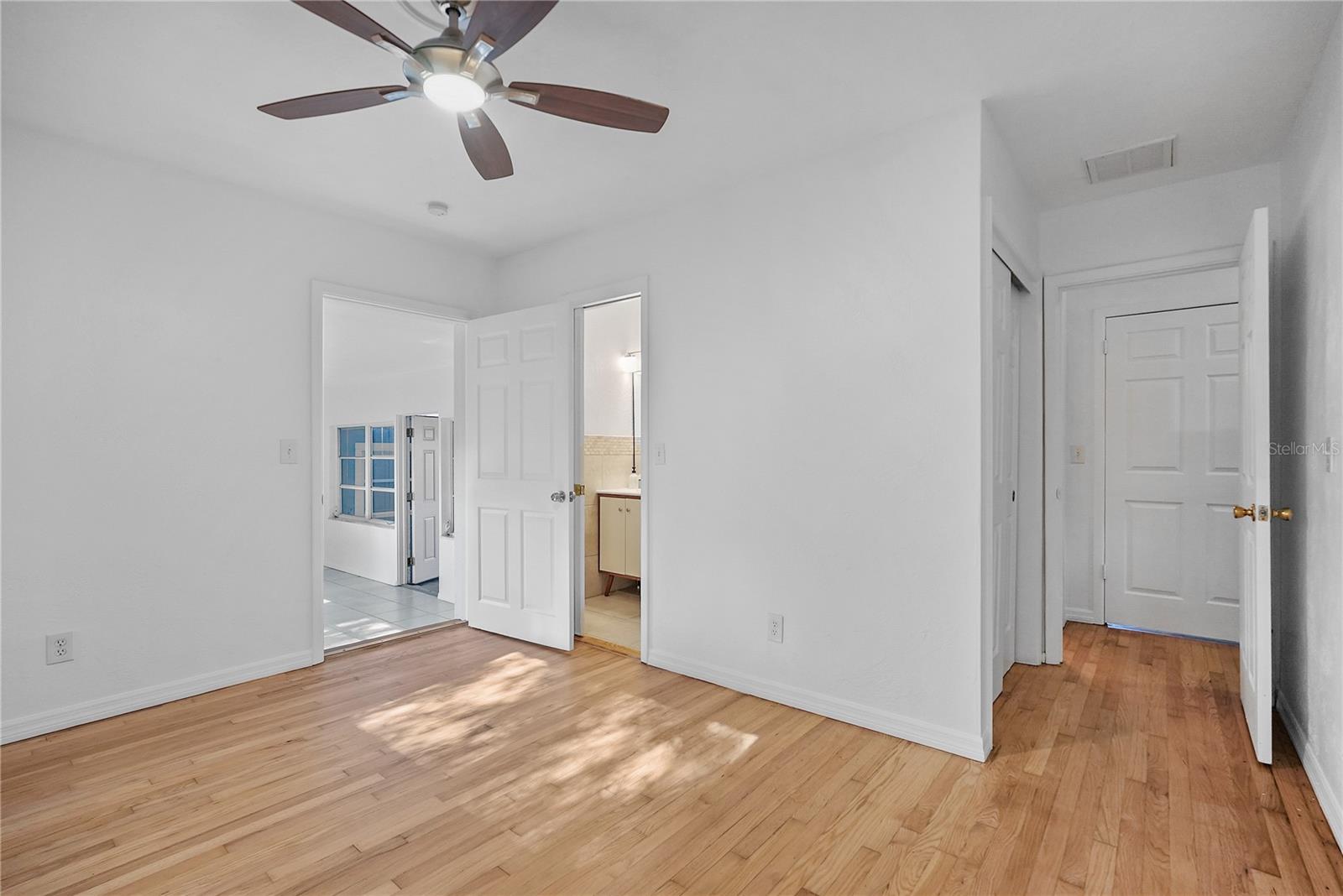 Image 19 of 44 For 3027 Burlington Avenue N