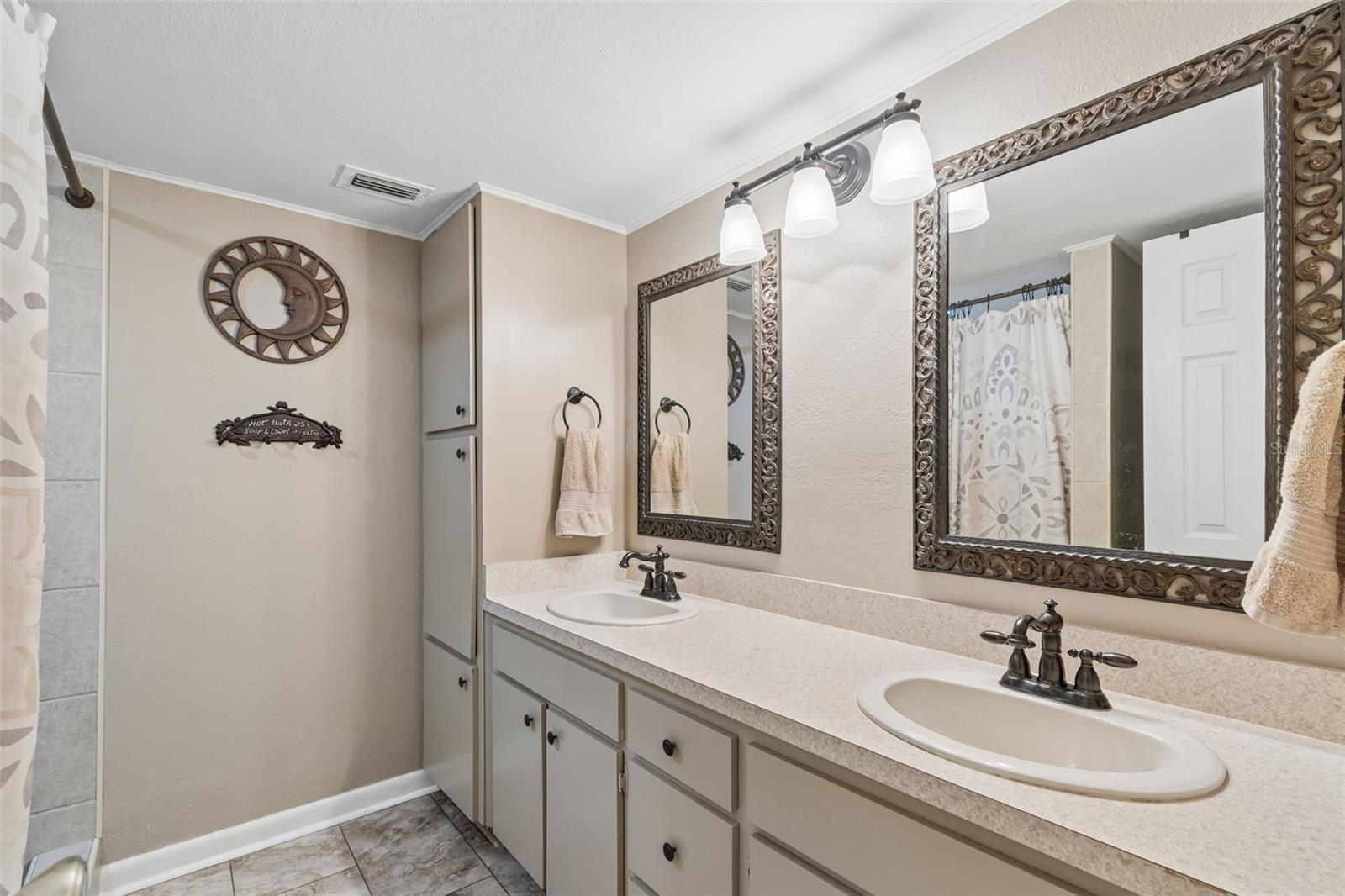 Image 27 of 73 For 2525 Victarra Circle