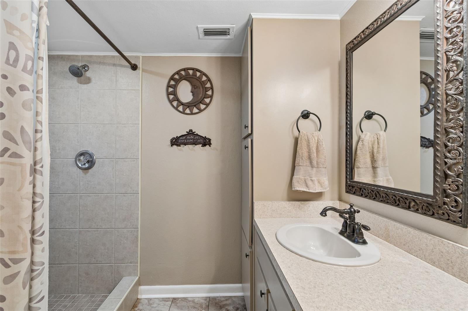 Image 28 of 73 For 2525 Victarra Circle