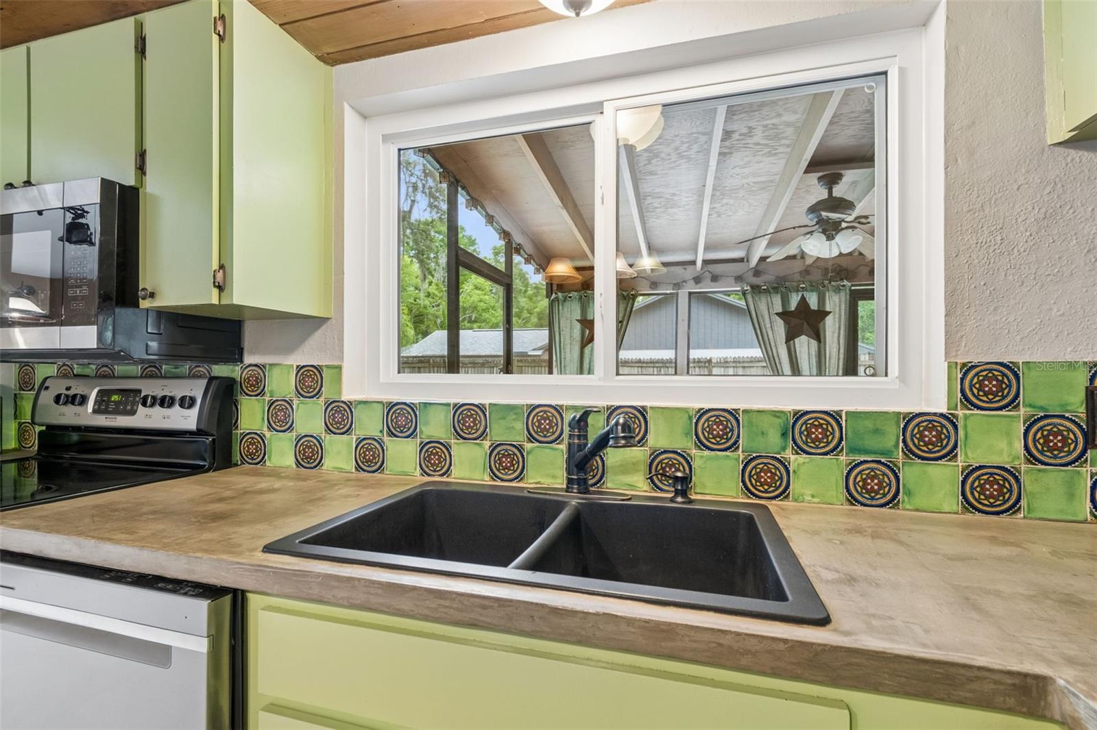 Image 34 of 73 For 2525 Victarra Circle