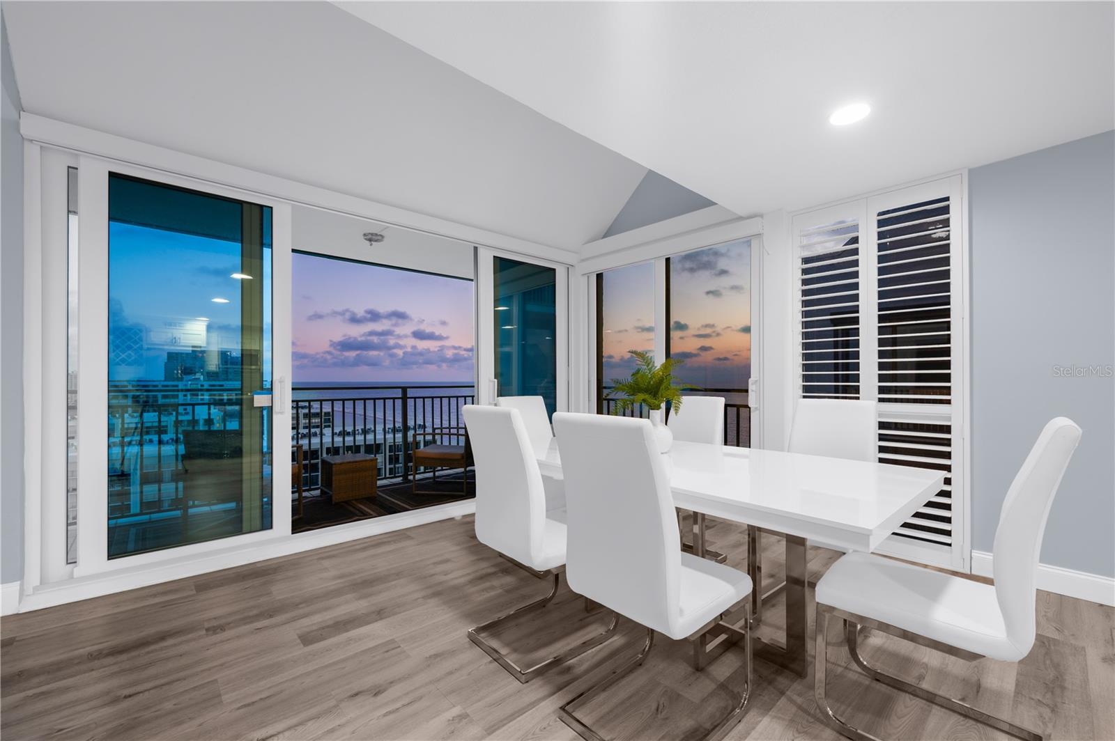 Image 17 of 85 For 1380 Gulf Boulevard Ph 5