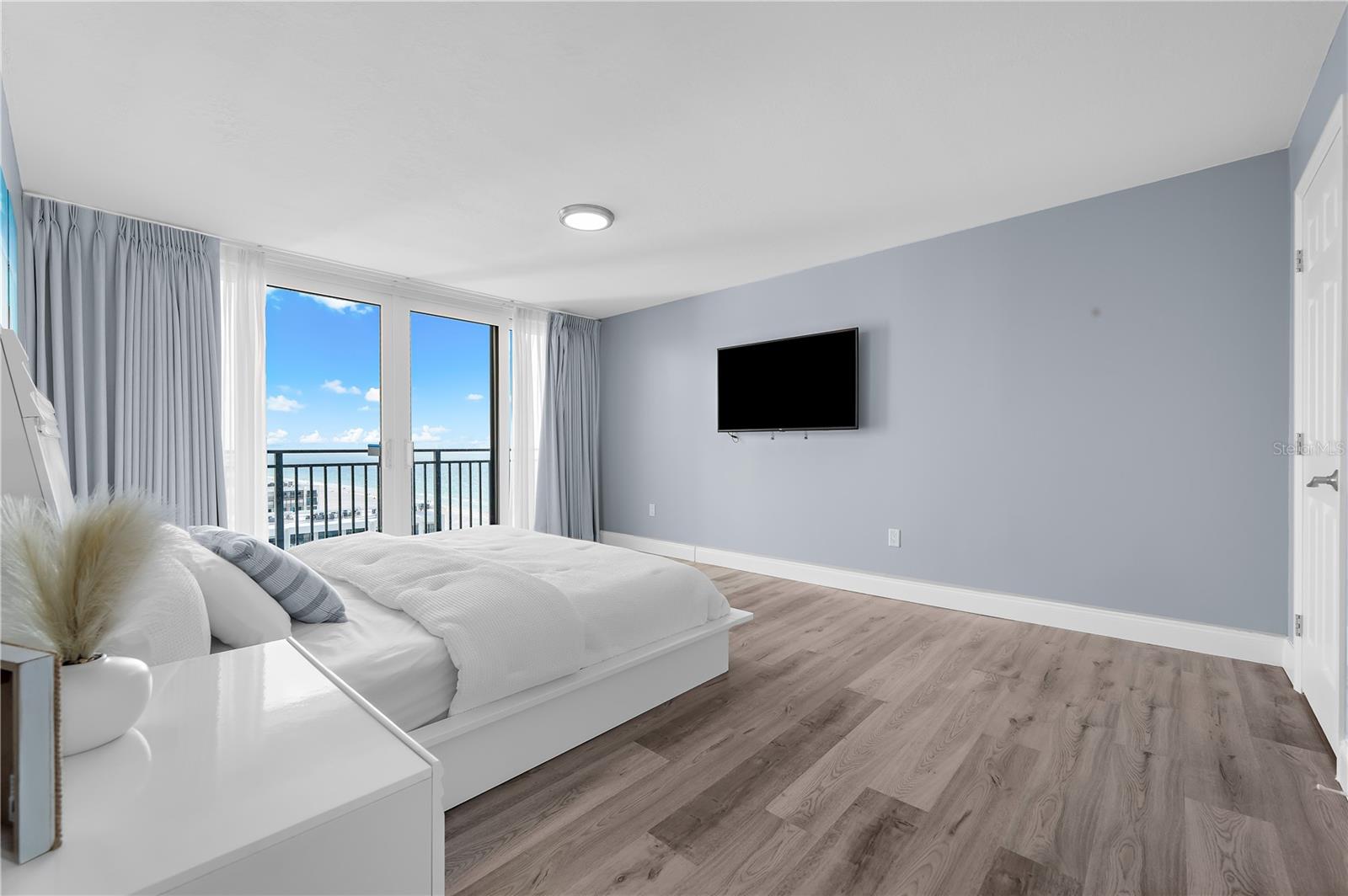 Image 33 of 85 For 1380 Gulf Boulevard Ph 5