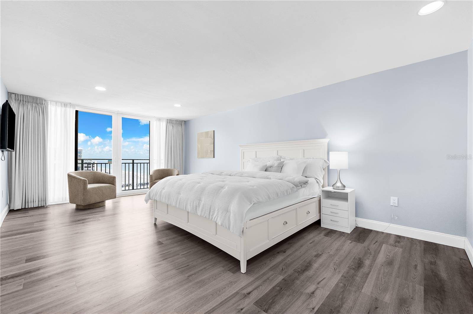 Image 45 of 85 For 1380 Gulf Boulevard Ph 5