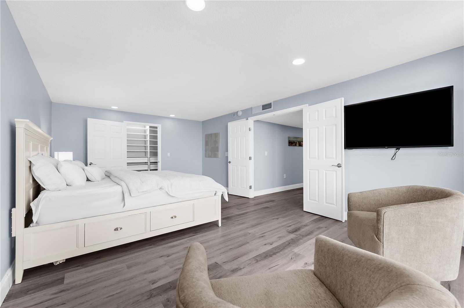Image 47 of 85 For 1380 Gulf Boulevard Ph 5