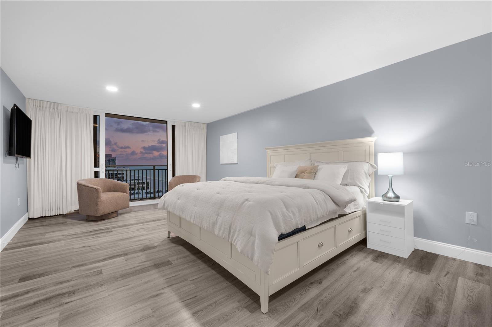 Image 48 of 85 For 1380 Gulf Boulevard Ph 5