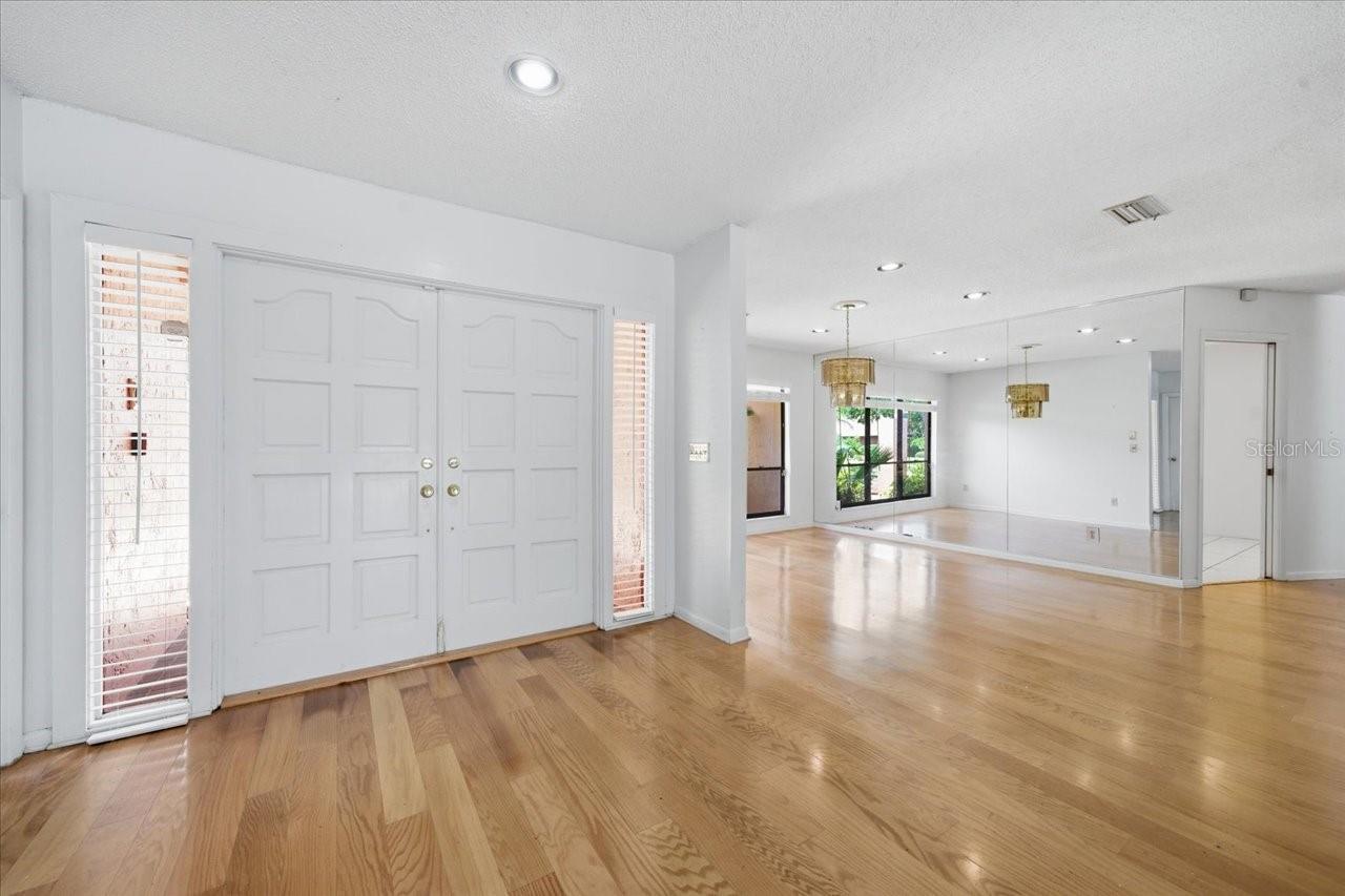 Listing photo id 17 for 4326 Middle Lake Drive