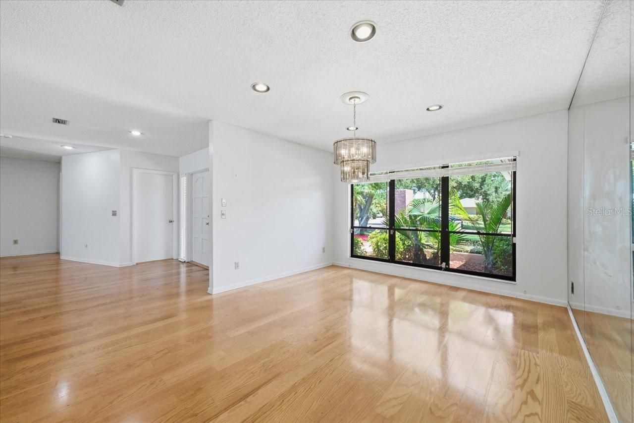 Listing photo id 20 for 4326 Middle Lake Drive