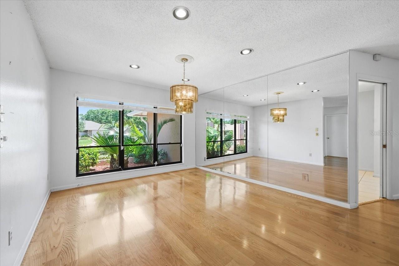 Listing photo id 21 for 4326 Middle Lake Drive