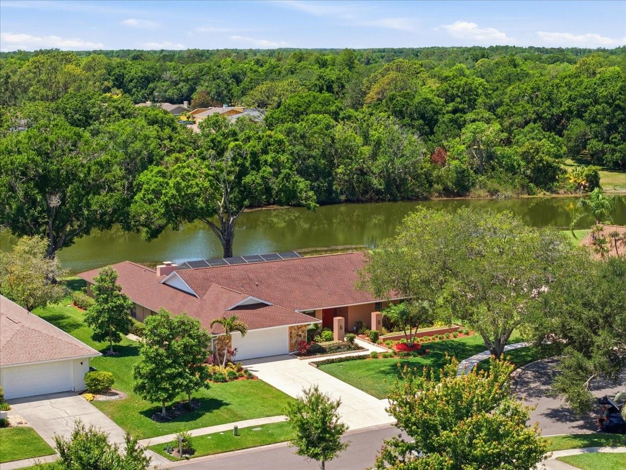 Listing photo id 1 for 4326 Middle Lake Drive