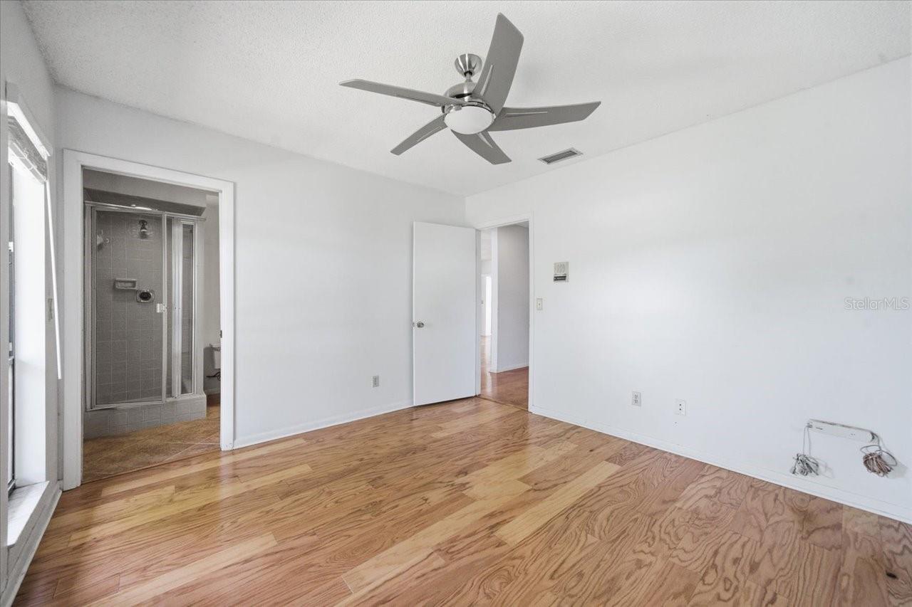Listing photo id 28 for 4326 Middle Lake Drive