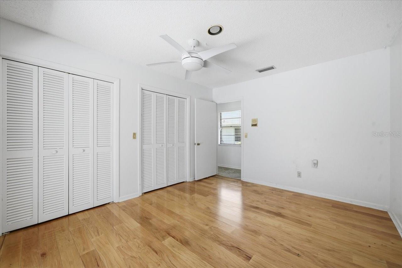 Listing photo id 29 for 4326 Middle Lake Drive