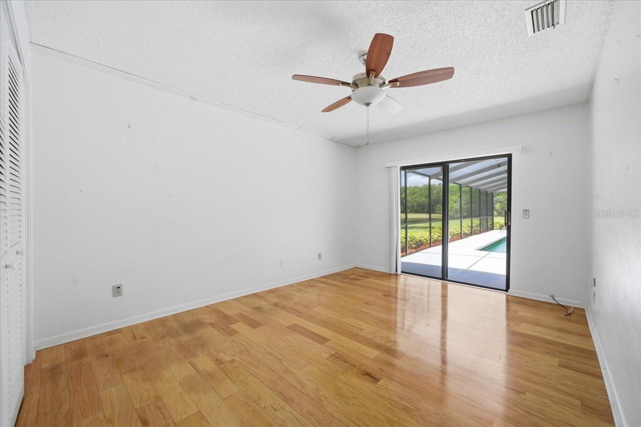 Listing photo id 30 for 4326 Middle Lake Drive