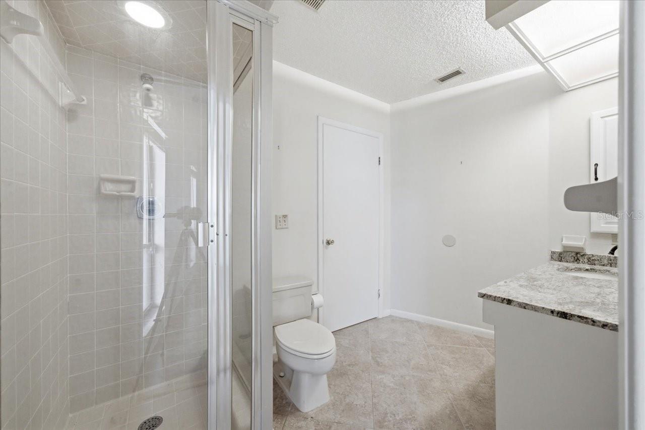 Listing photo id 32 for 4326 Middle Lake Drive