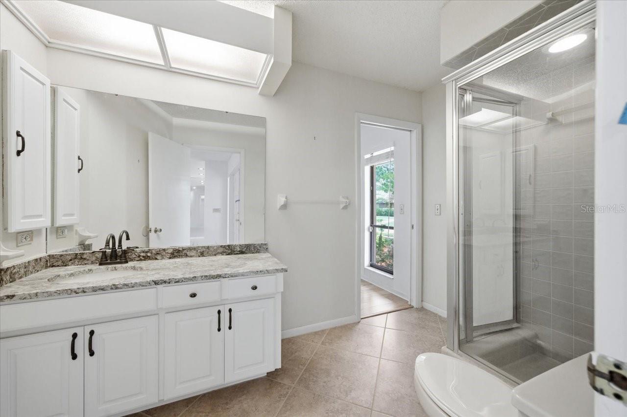 Listing photo id 33 for 4326 Middle Lake Drive