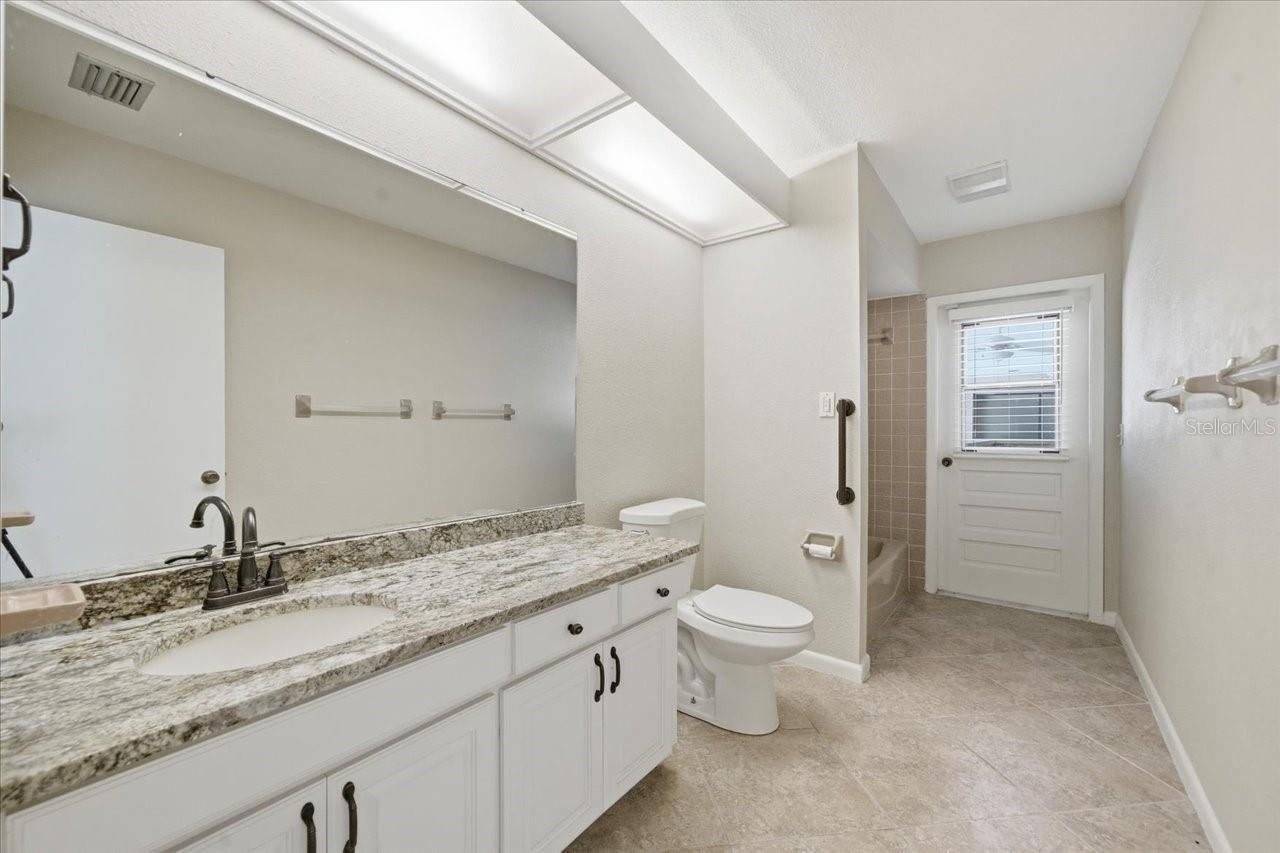 Listing photo id 34 for 4326 Middle Lake Drive