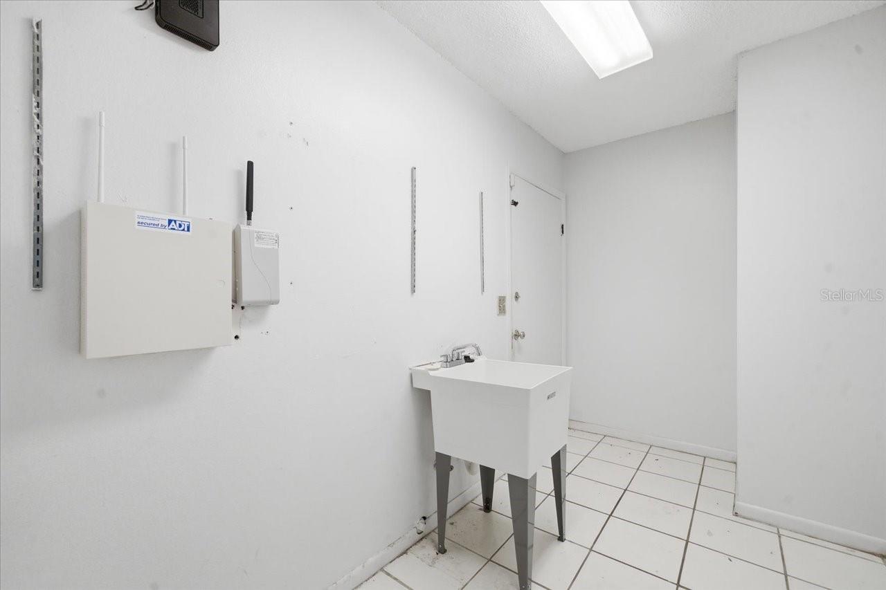 Listing photo id 35 for 4326 Middle Lake Drive