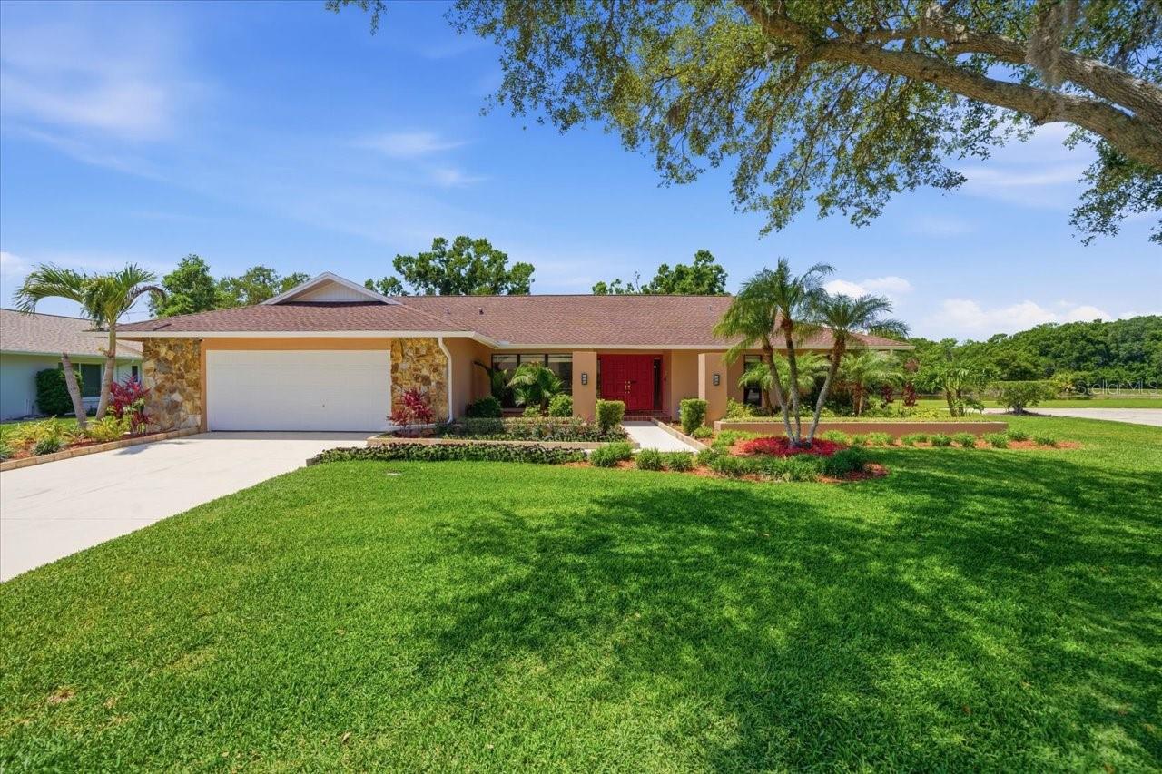 Listing photo id 2 for 4326 Middle Lake Drive