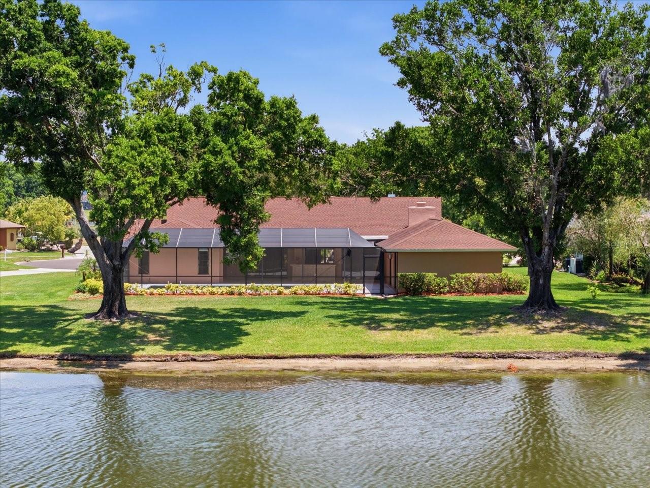 Listing photo id 39 for 4326 Middle Lake Drive