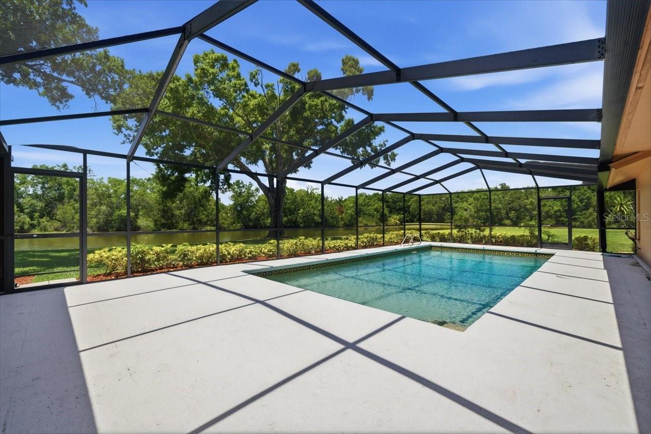 Listing photo id 4 for 4326 Middle Lake Drive
