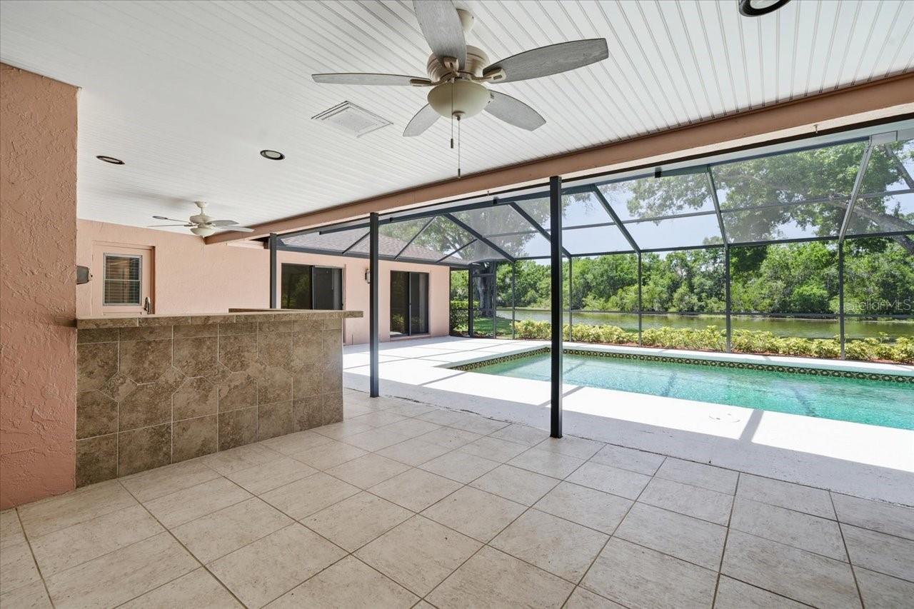 Listing photo id 5 for 4326 Middle Lake Drive