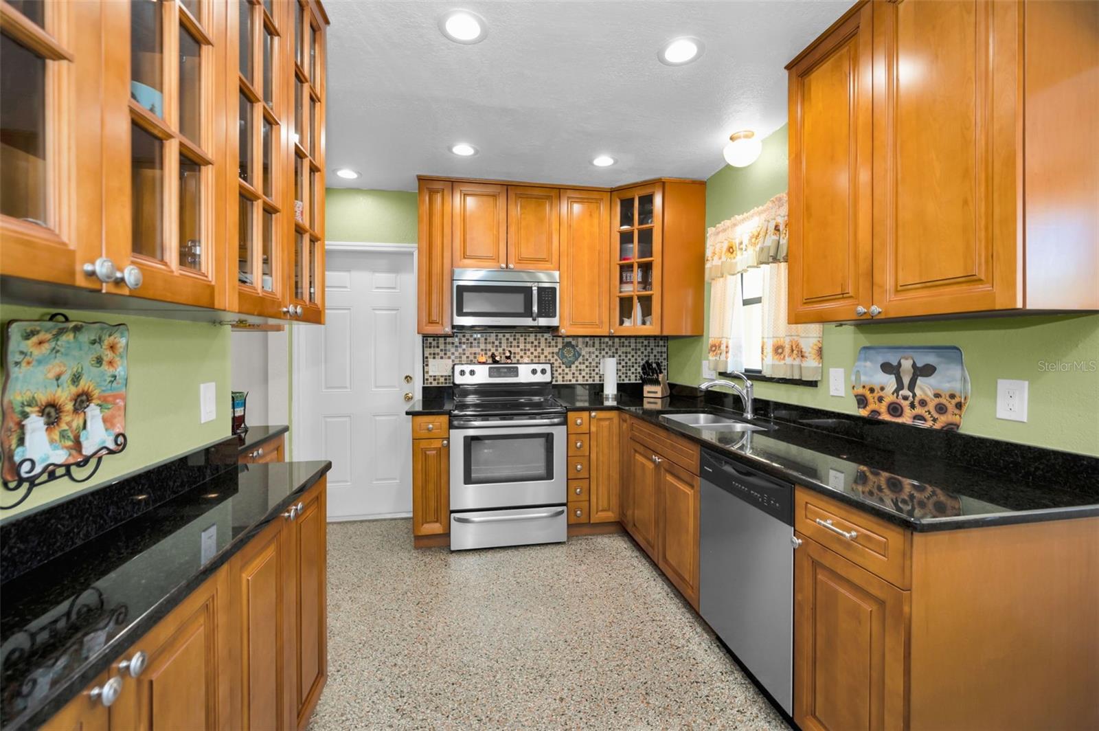 Image 13 of 47 For 14806 Wildwood Drive
