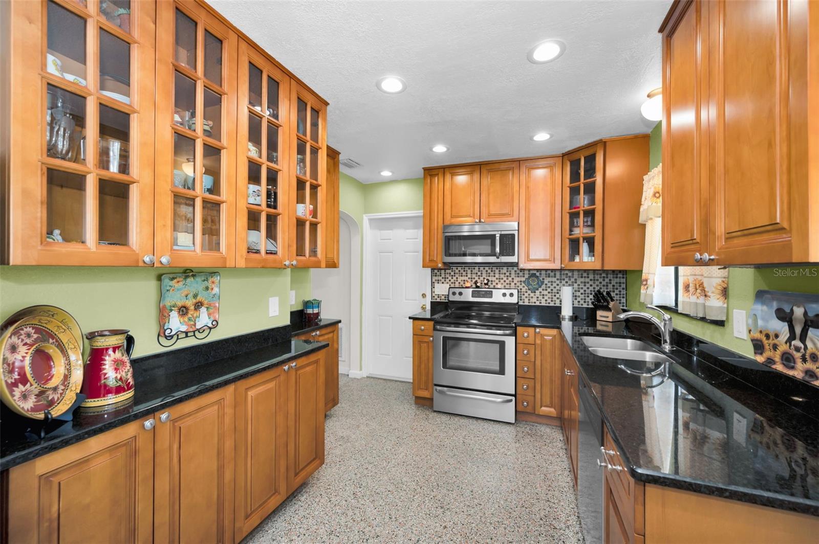 Image 18 of 47 For 14806 Wildwood Drive