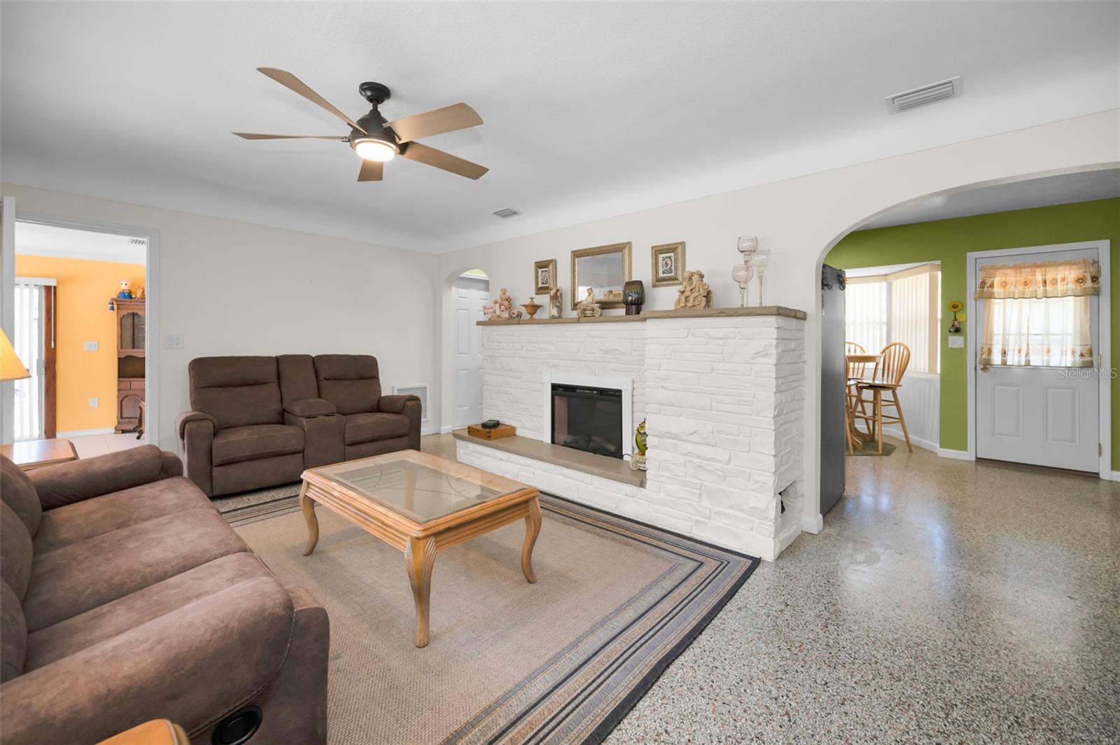 Image 8 of 47 For 14806 Wildwood Drive