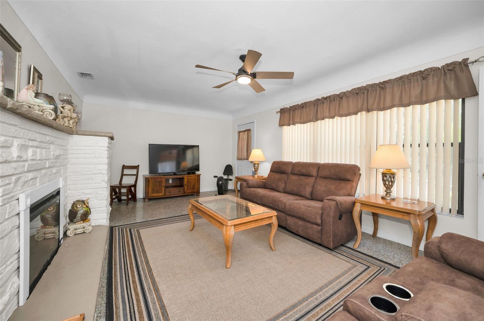Image 9 of 47 For 14806 Wildwood Drive