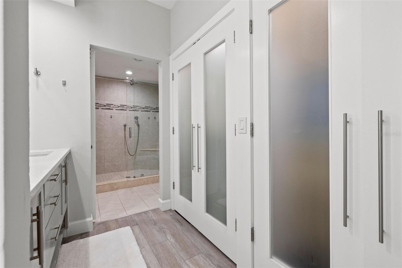 Image 15 of 27 For 615 Dream Island Place 210