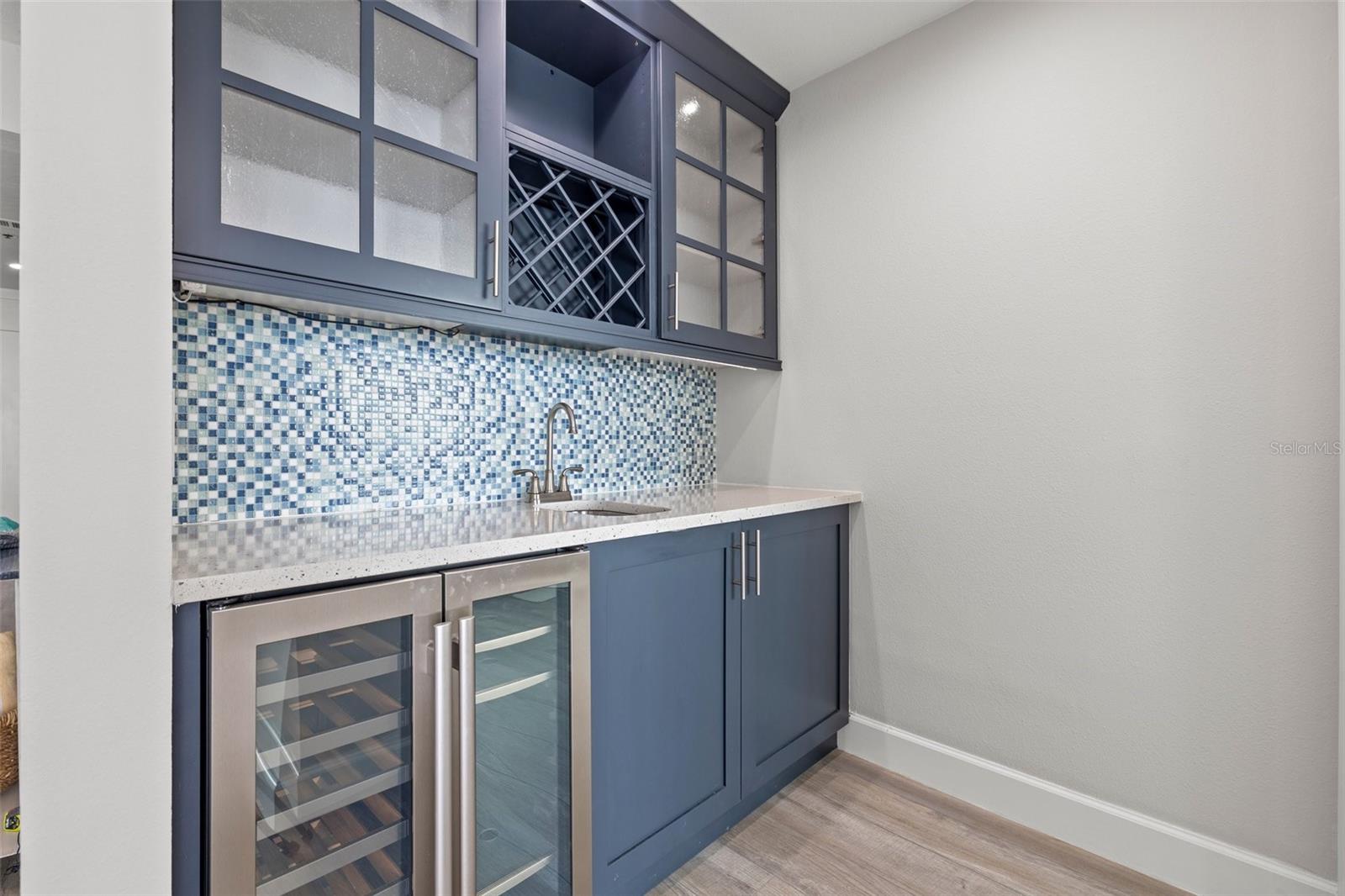 Image 18 of 27 For 615 Dream Island Place 210