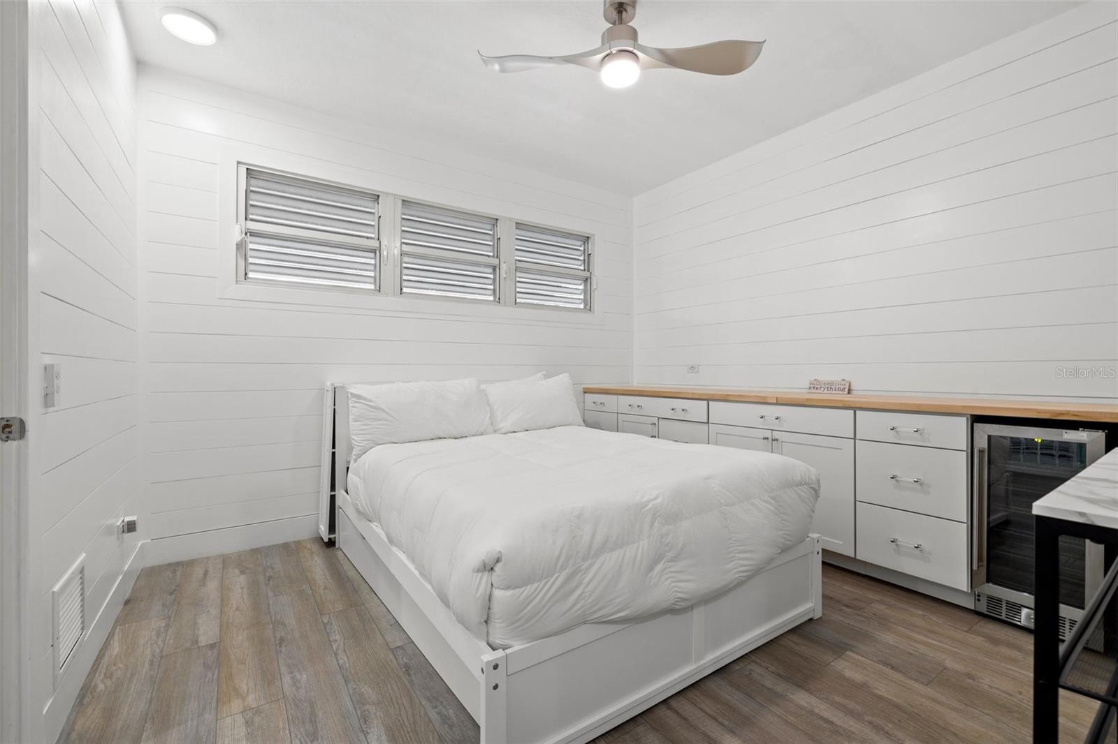 Image 19 of 27 For 615 Dream Island Place 210