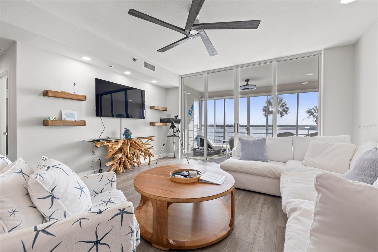 Image 7 of 27 For 615 Dream Island Place 210