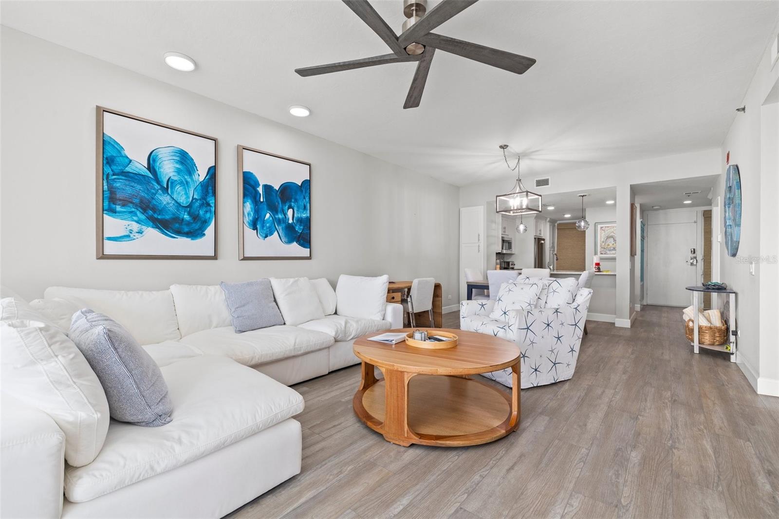 Image 9 of 27 For 615 Dream Island Place 210