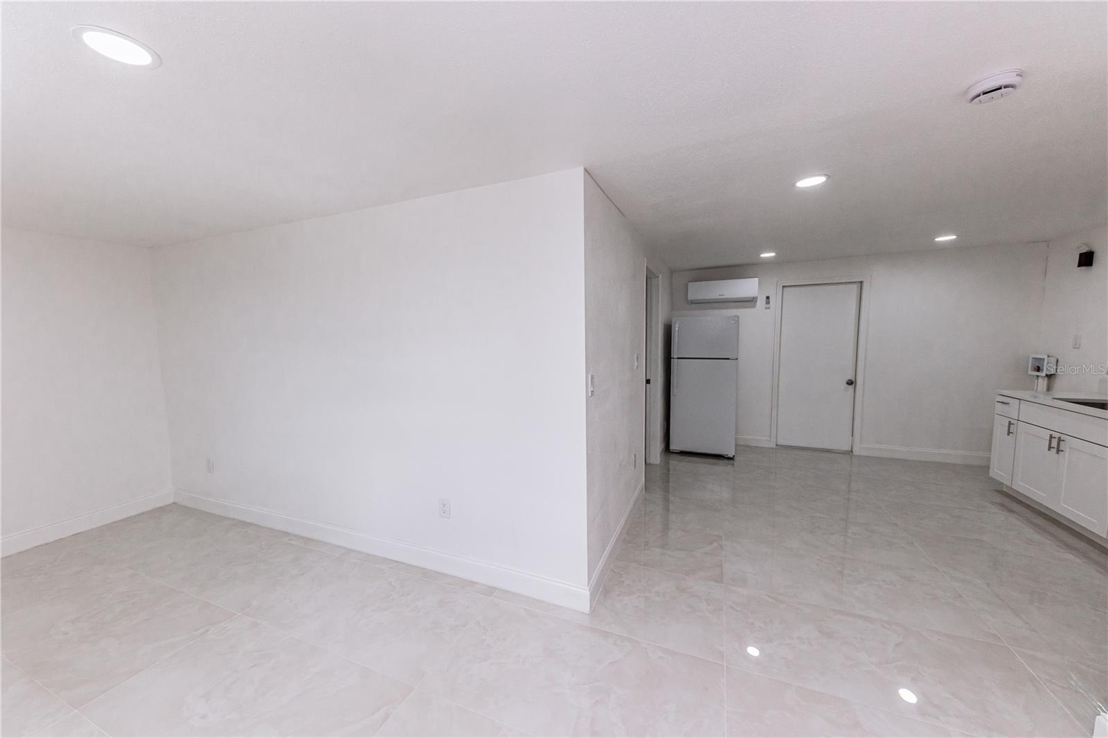 Image 11 of 23 For 902 Marshall Street