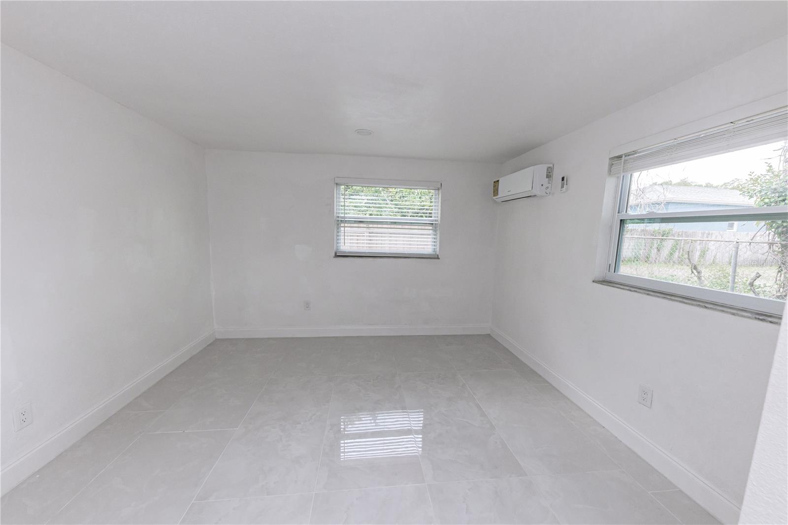 Image 14 of 23 For 902 Marshall Street