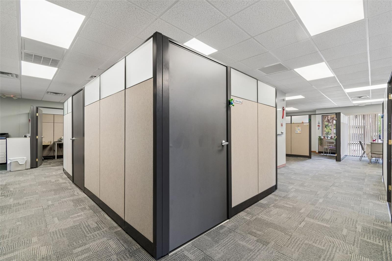Image 16 of 28 For 611 Druid Road E 101-110