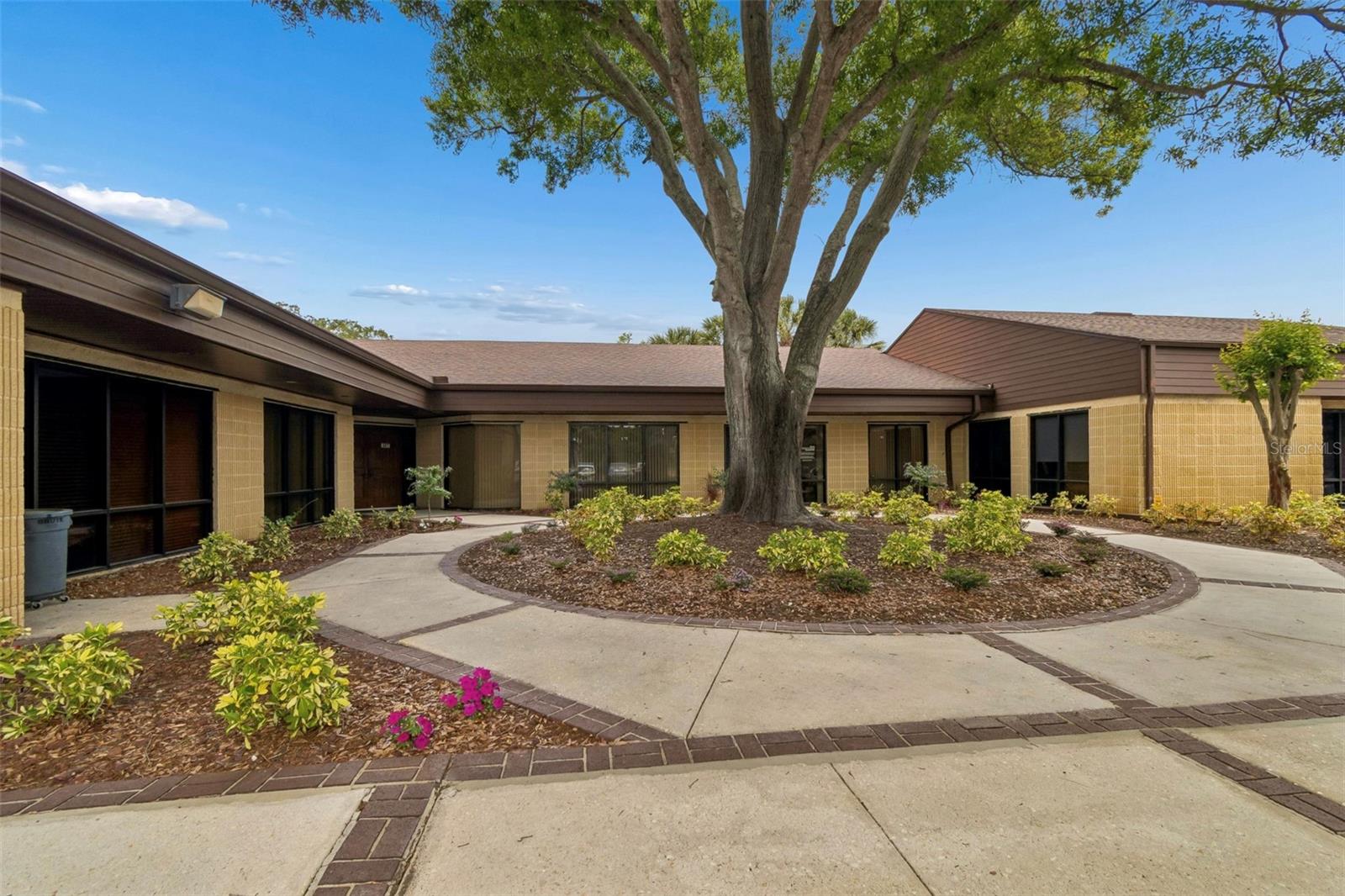 Image 5 of 28 For 611 Druid Road E 101-110