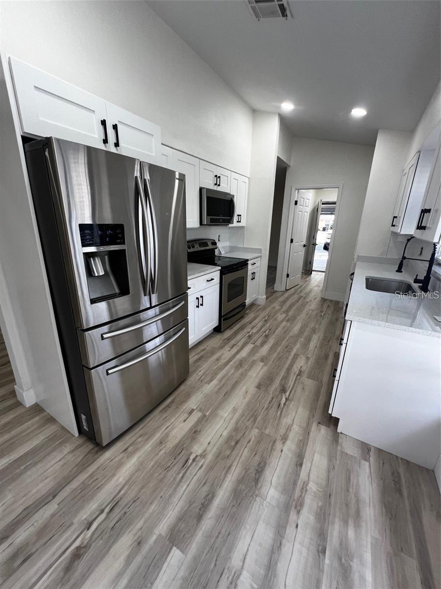 Image 4 of 23 For 339 Pembroke Lane S 228