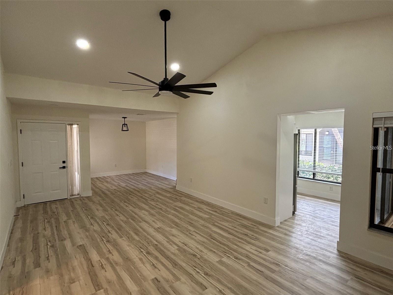 Image 7 of 23 For 339 Pembroke Lane S 228
