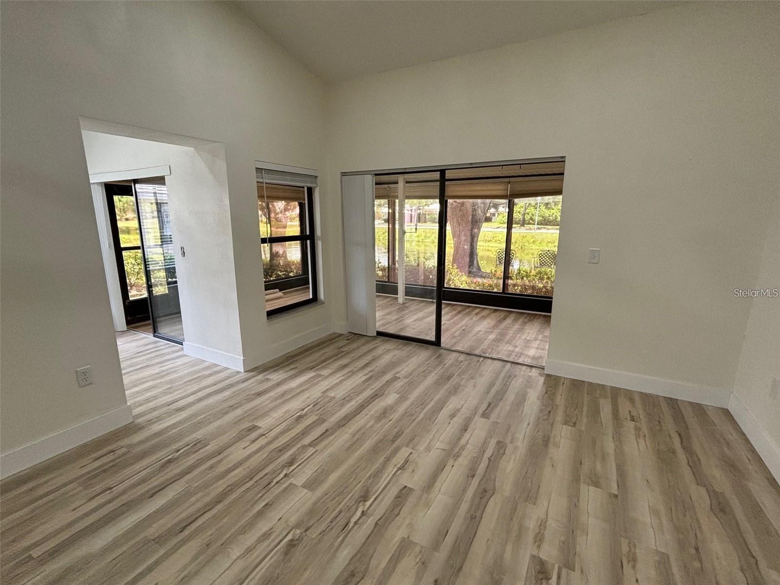 Image 8 of 23 For 339 Pembroke Lane S 228