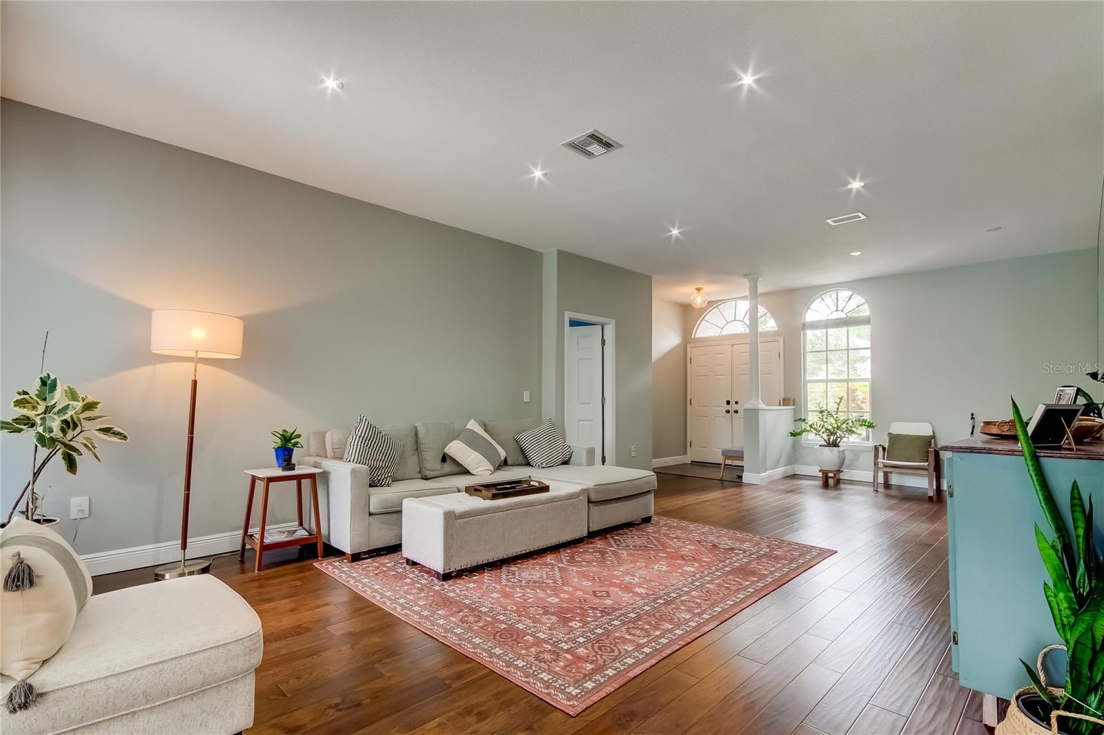 Image 11 of 54 For 12943 Royal George Avenue