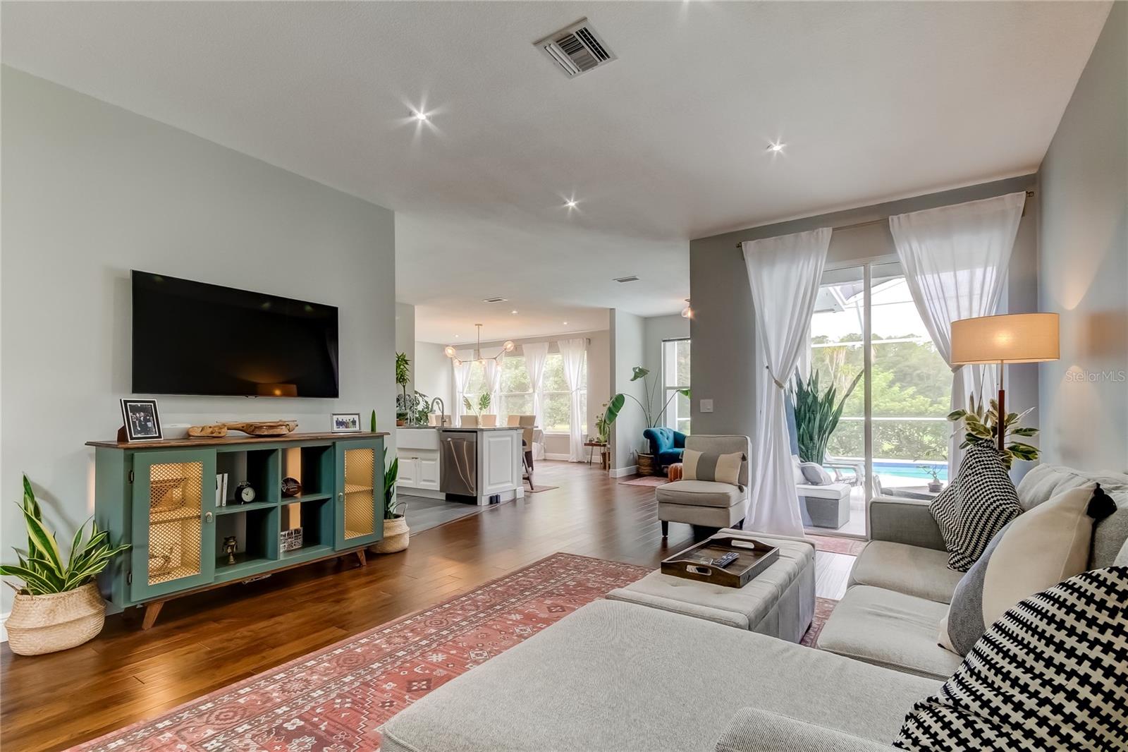 Image 9 of 54 For 12943 Royal George Avenue