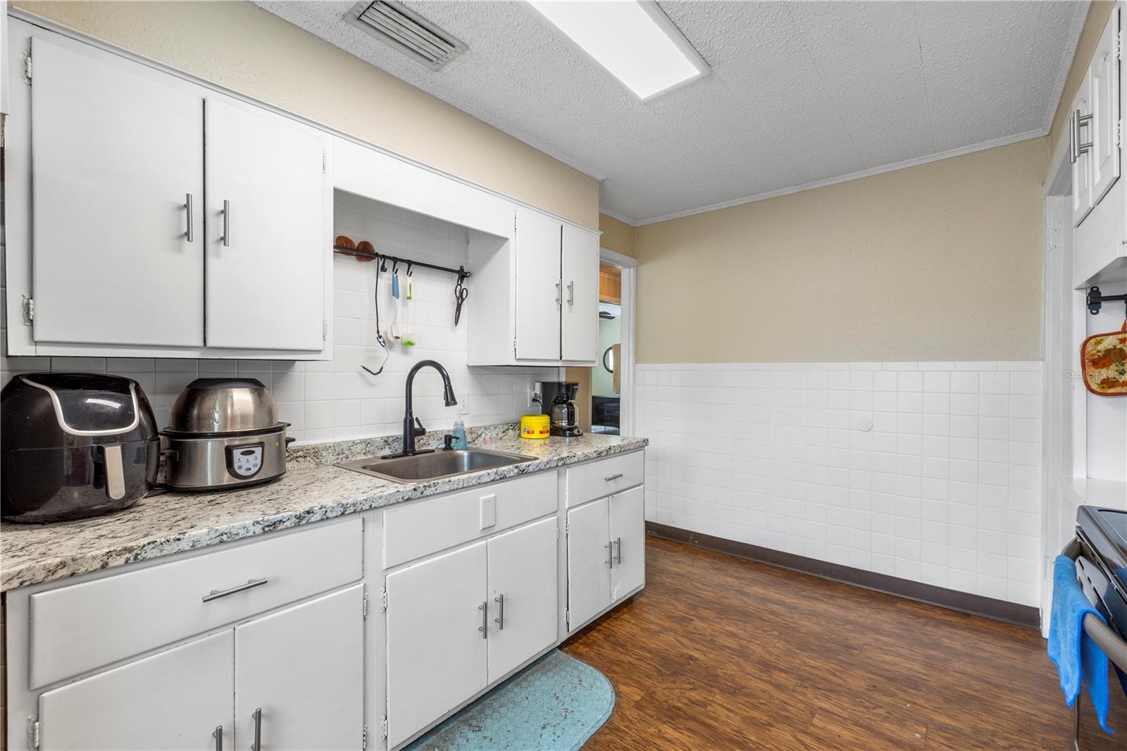Listing photo id 29 for 4920 17th Street