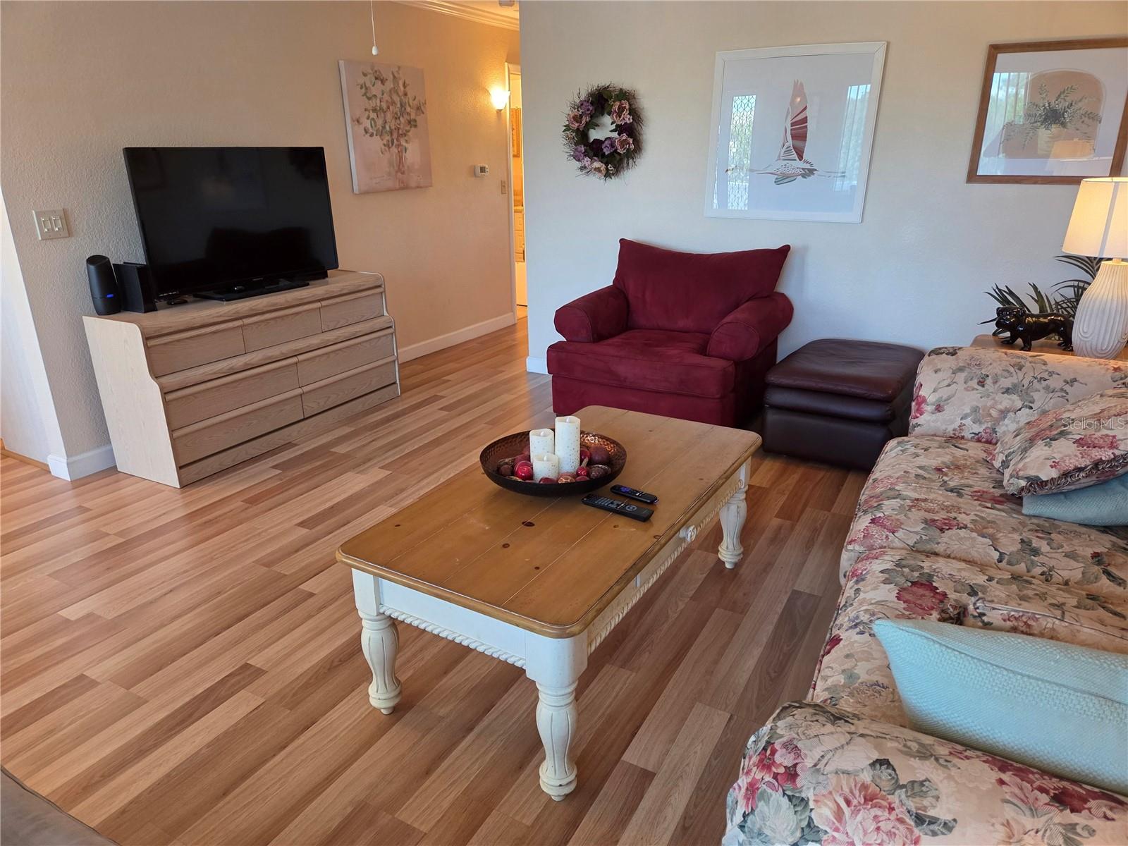 Image 4 of 24 For 11225 82nd Avenue 309