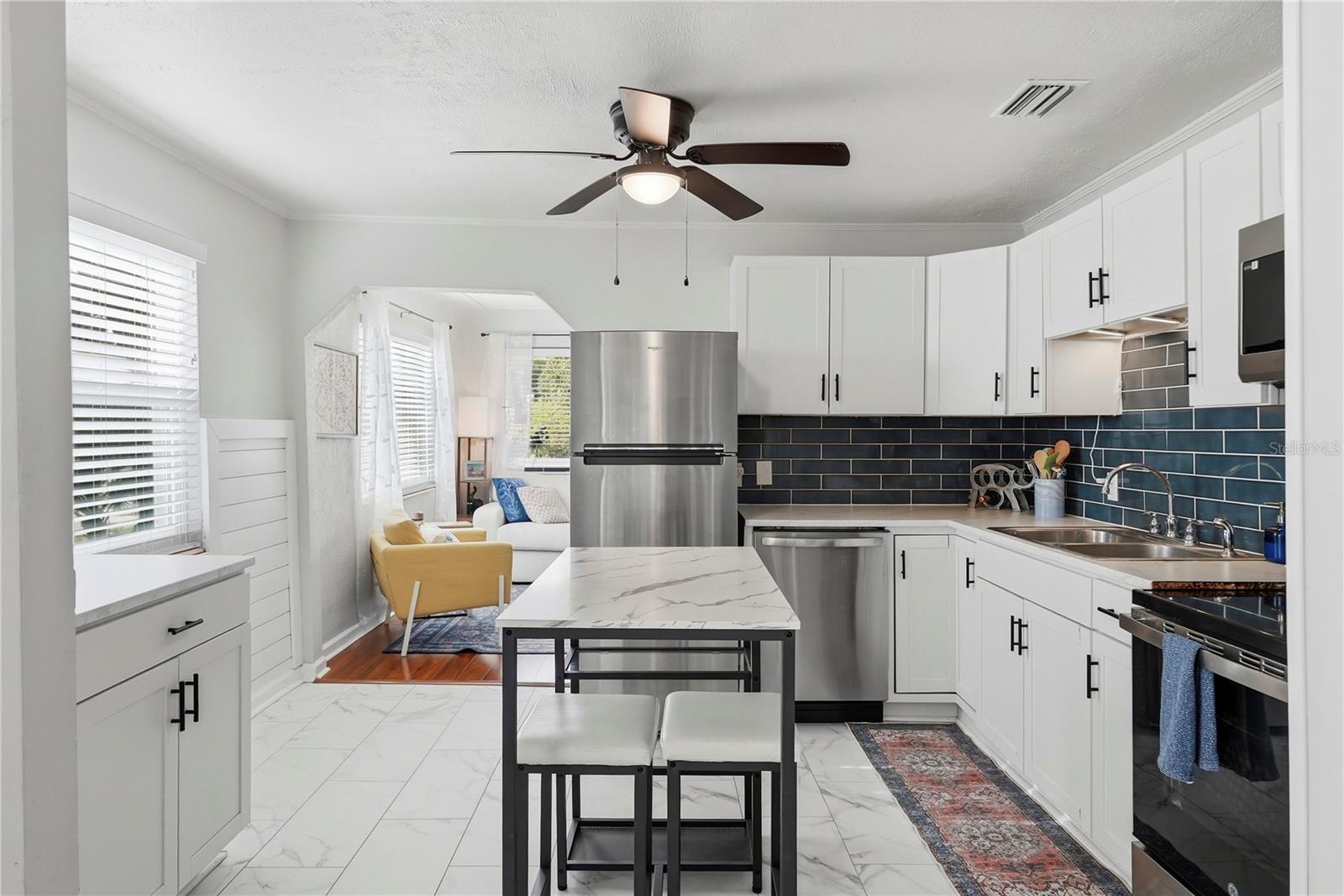 Image 6 of 21 For 2850 15th Avenue N