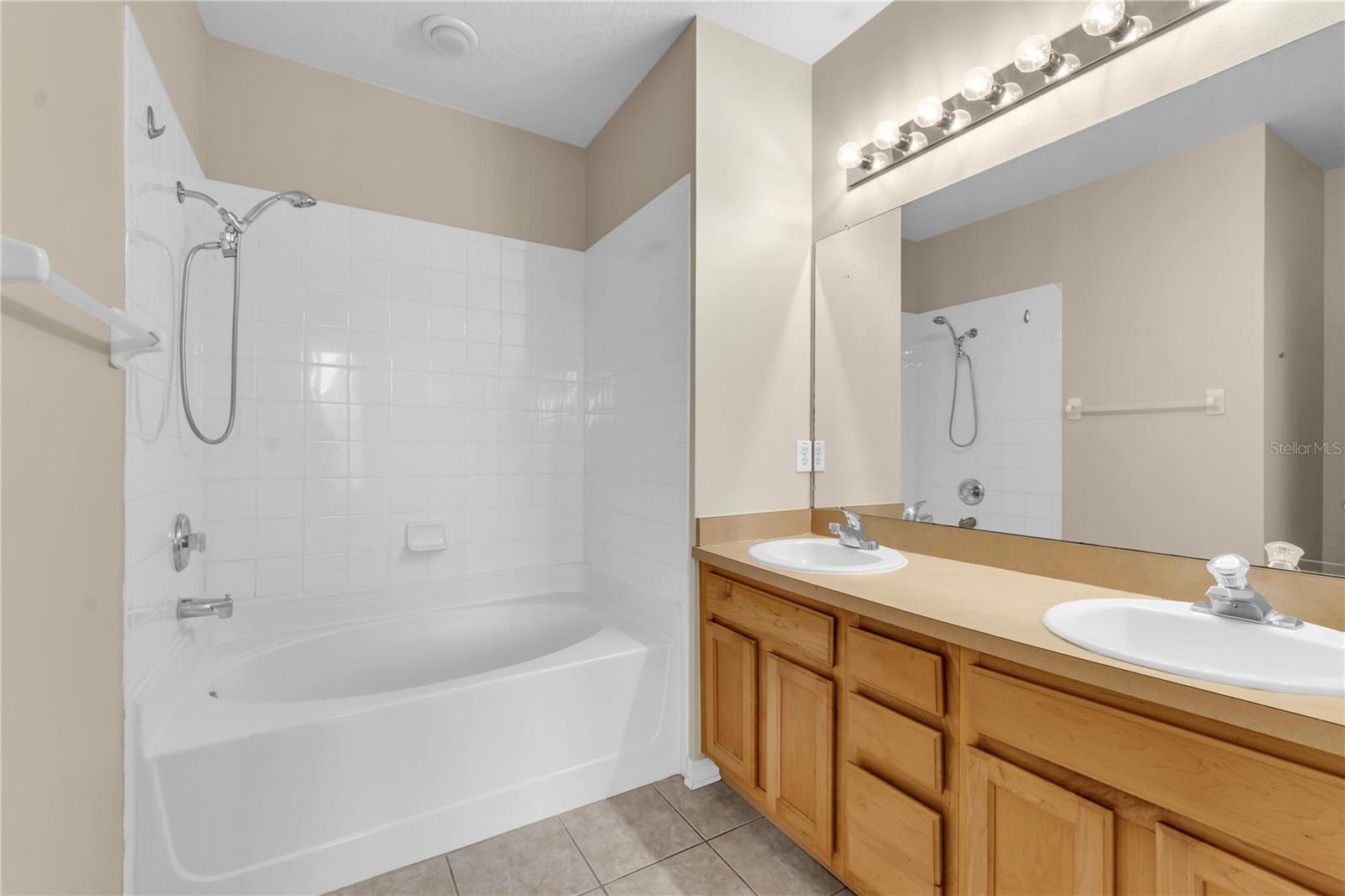 Image 21 of 36 For 3115 Bayshore Oaks Drive