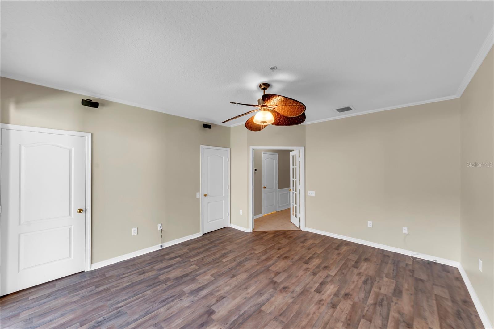 Image 5 of 36 For 3115 Bayshore Oaks Drive