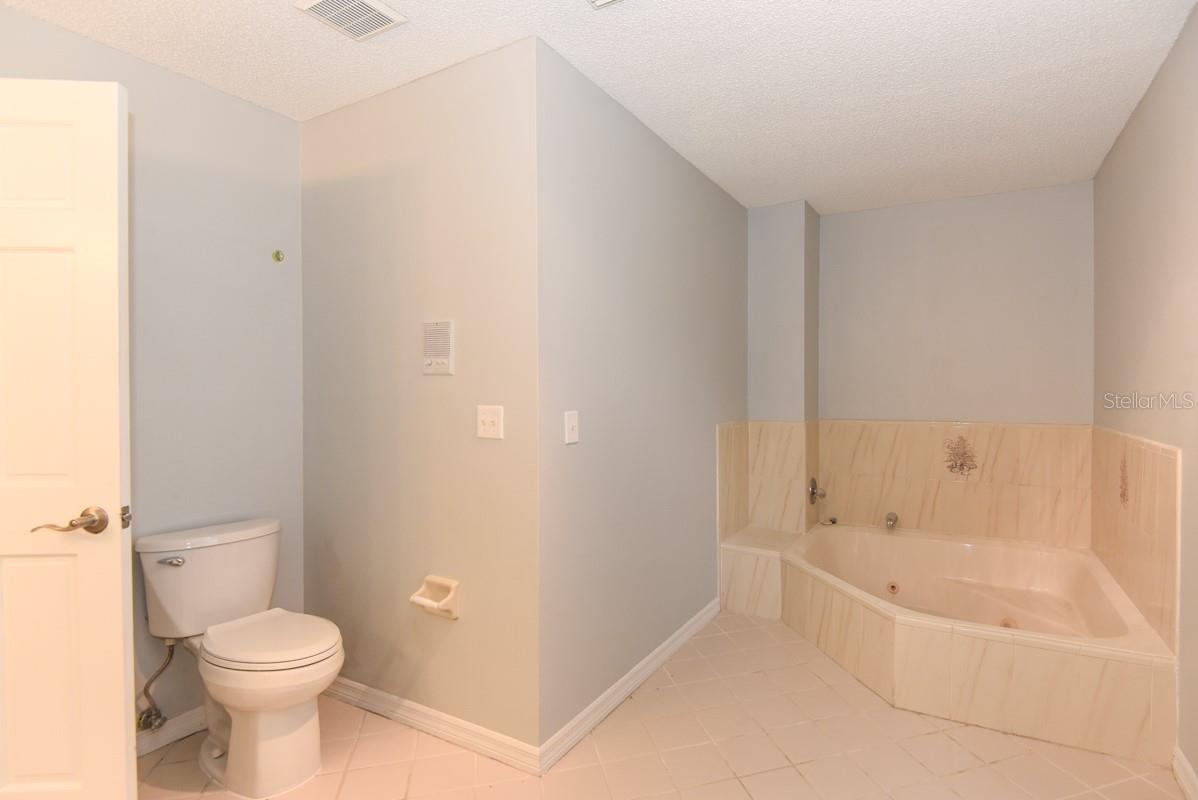 Image 33 of 47 For 24 Lake Vista Way